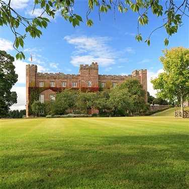 Grand Scottish Castles & Secret Coastline